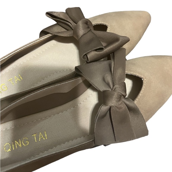 Pointed Toe Flat with a Bow - Picture 4 of 8